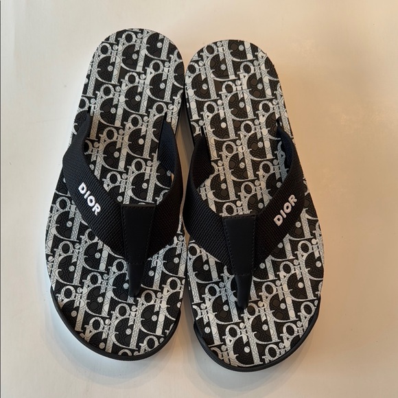 NWT Dior Black and White Flip-Flop Sandals - Picture 7 of 9